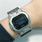 Casio G-SHOCK 5600 系列油漬搖滾不鏽鋼錶圈數碼手錶 GM-5600GC-1