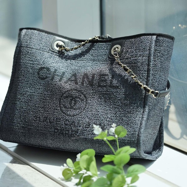 Chanel medium clearance tote bag