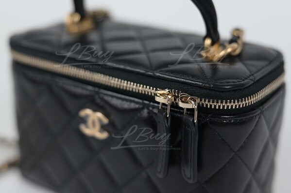 FC Barcelona WAGS Style — Lorena wore a Chanel Vanity Box Bag (n/a  online)
