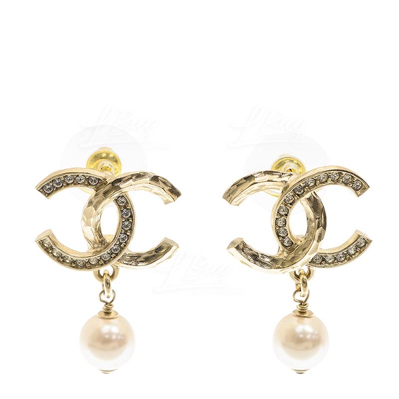 Chanel CC Logo Gold Tone Metal Pearl Earrings AB7462
