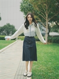 Frayed Hem Contrast Stitched Denim Skirt 