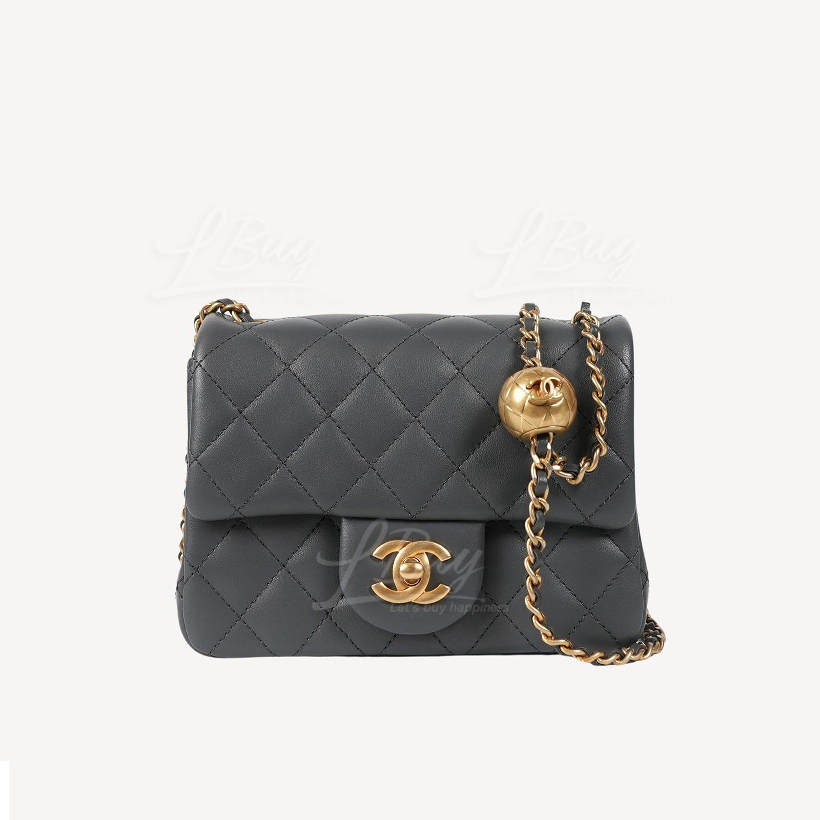Chanel 22 迷你手袋, 金属质感牛皮革与银色金属, 淡紫— 精品