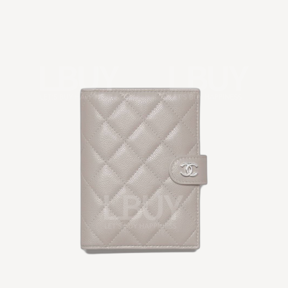 Chanel 亮面粒纹小牛皮及银色金属经典款护照套 灰黑色 AP3791