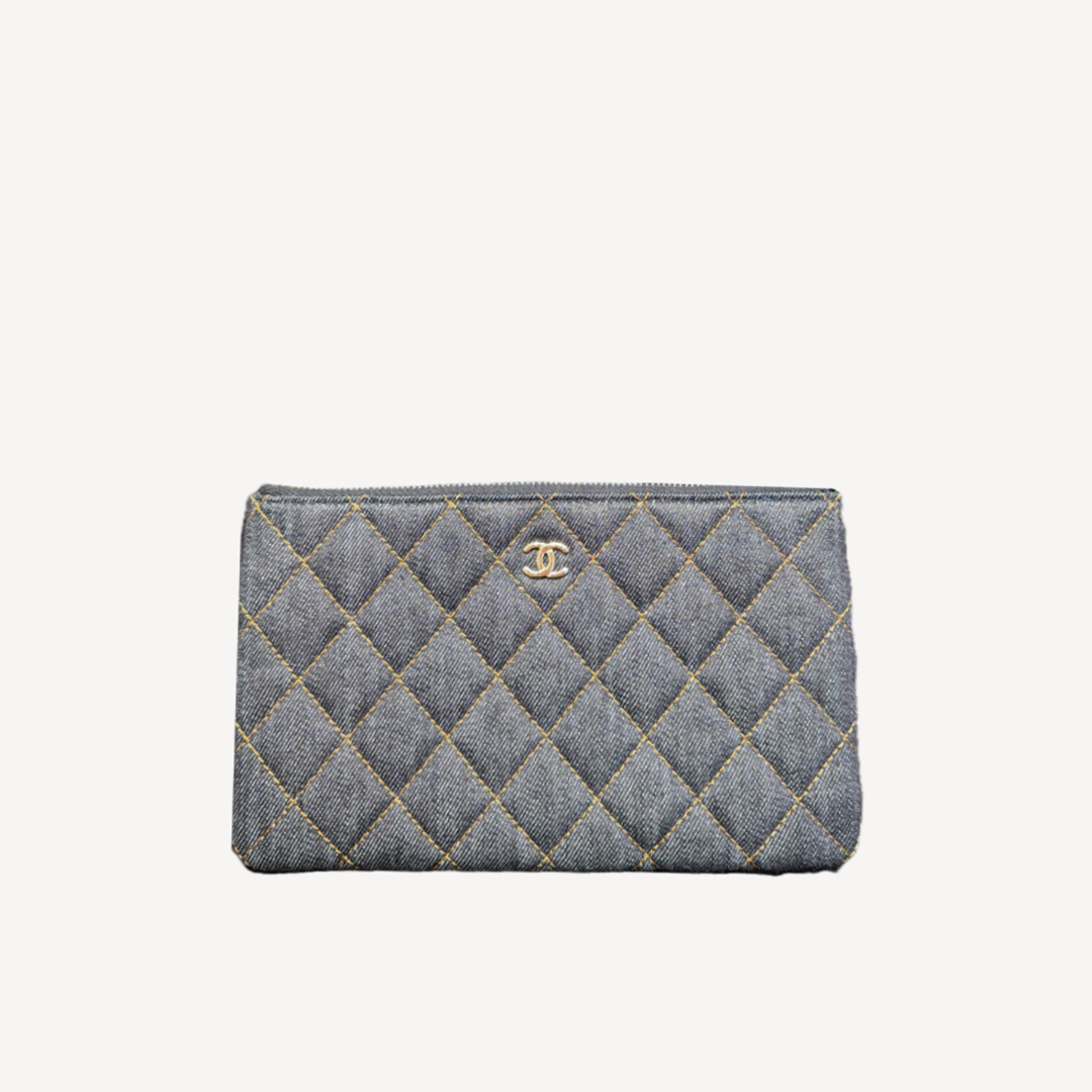 Chanel 深藍色牛仔布Pouch AP4101